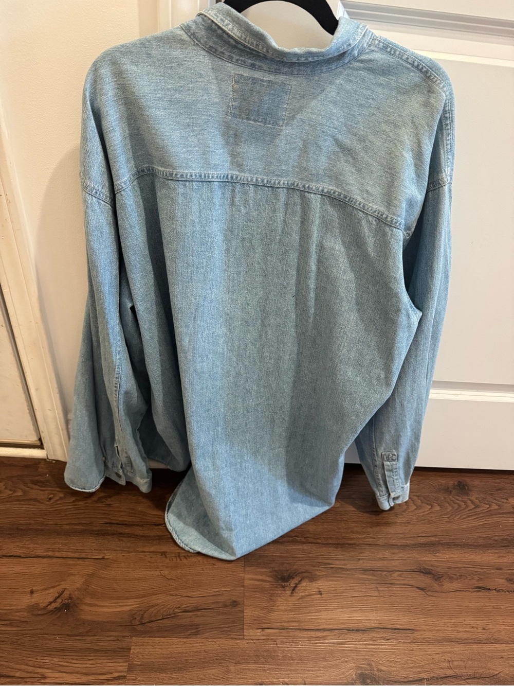 Levi Mens Button Down Jean